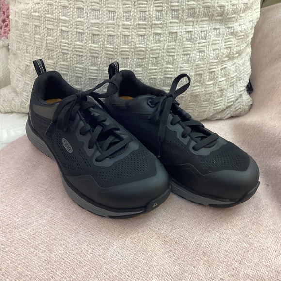 Womens Keen Utility Steel Toe Black Sneakers-NWOB - Picture 1 of 12